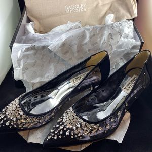 BRAND NEW Badgley Mischka size 6